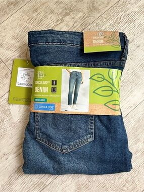 NIP Serra Denim Circulose
Jeans Women's Size XL Blue
Straight Leg